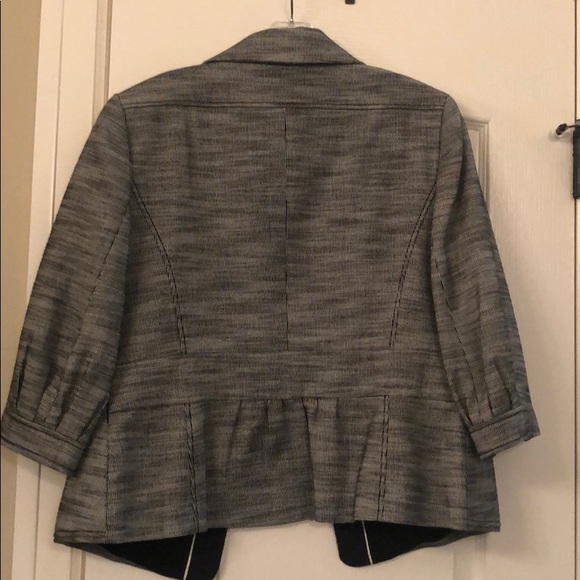 Suit - Picture 5 of 6